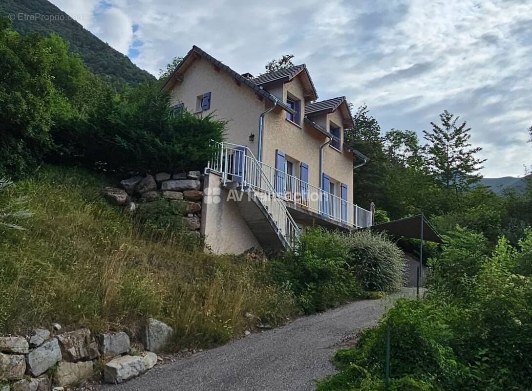 Maison à ASPRES-LES-CORPS