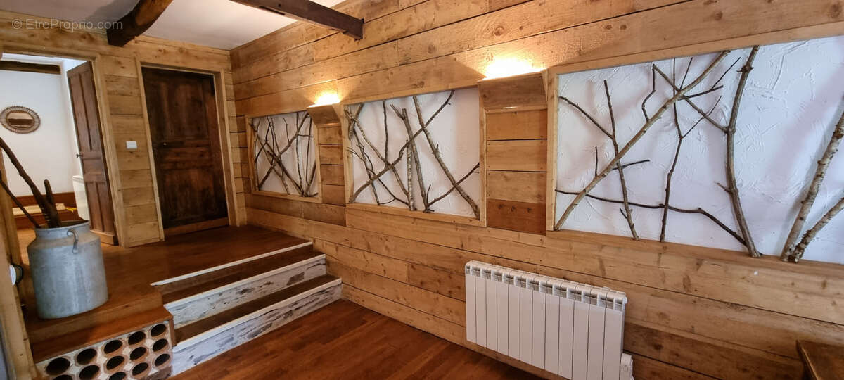 Maison à LACROIX-BARREZ