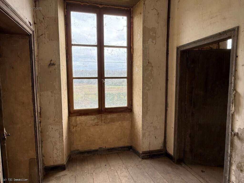 Aile de Vieux Logis du XVI? Siècle à Rénover, Proche de Ruffec - photo 18