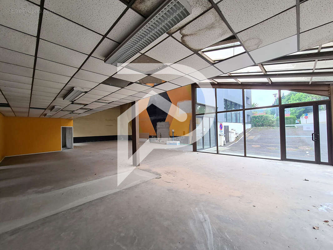 Local commercial à aménager centre Orthez 340 m² - photo 6