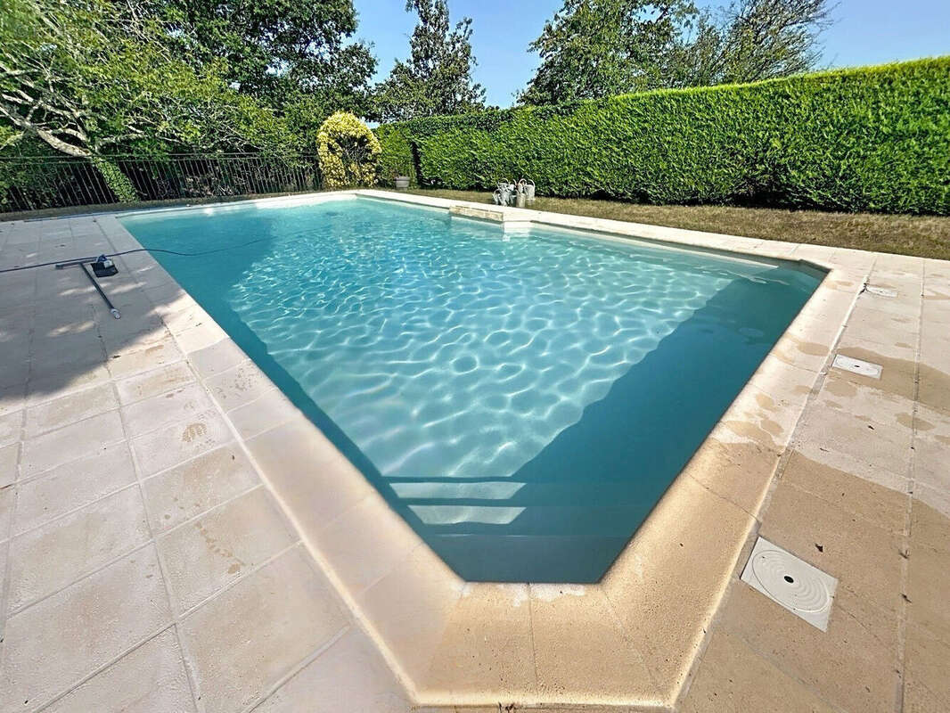 Maison à CHAMPAGNAC-DE-BELAIR