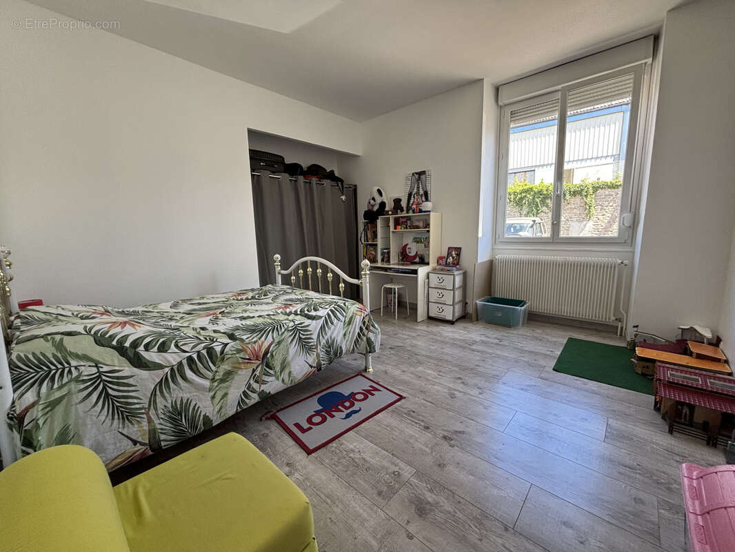 Maison à SAINTE-COLOMBE-SUR-SEINE