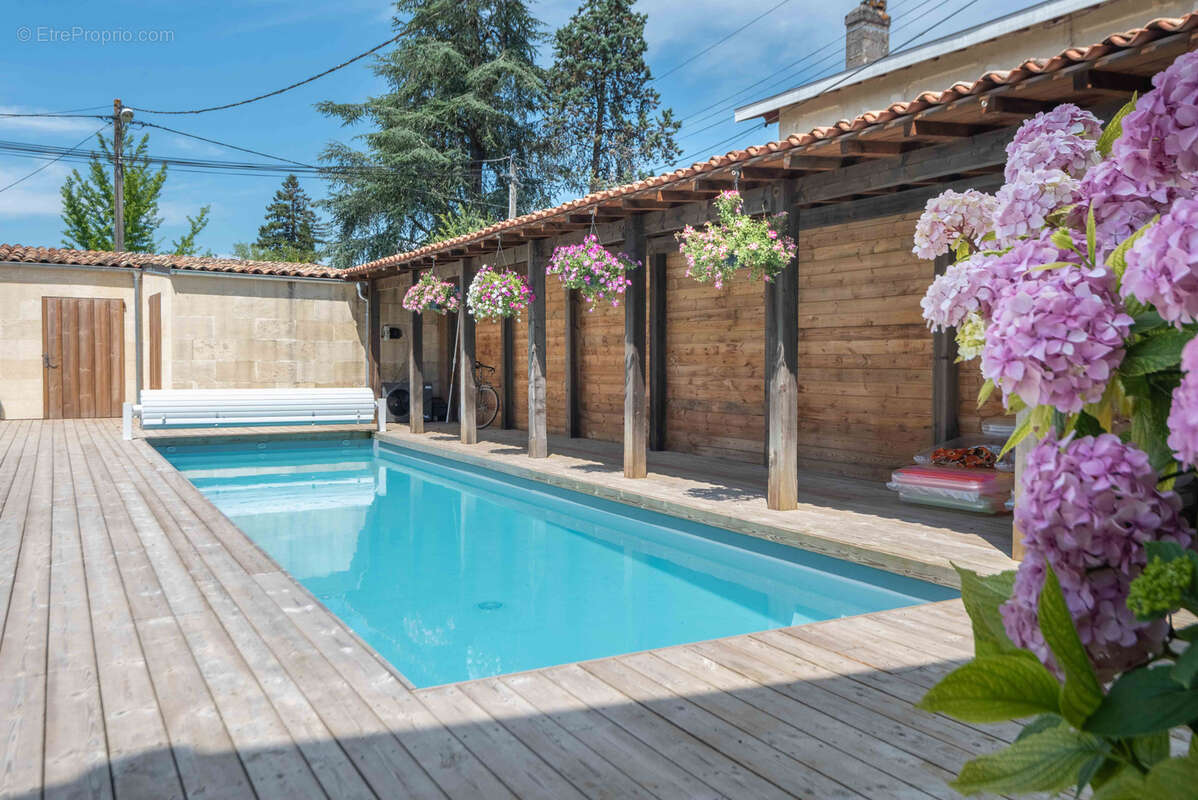 Maison en pierre atypique - 300 m2 - hab. independ. - photo 17