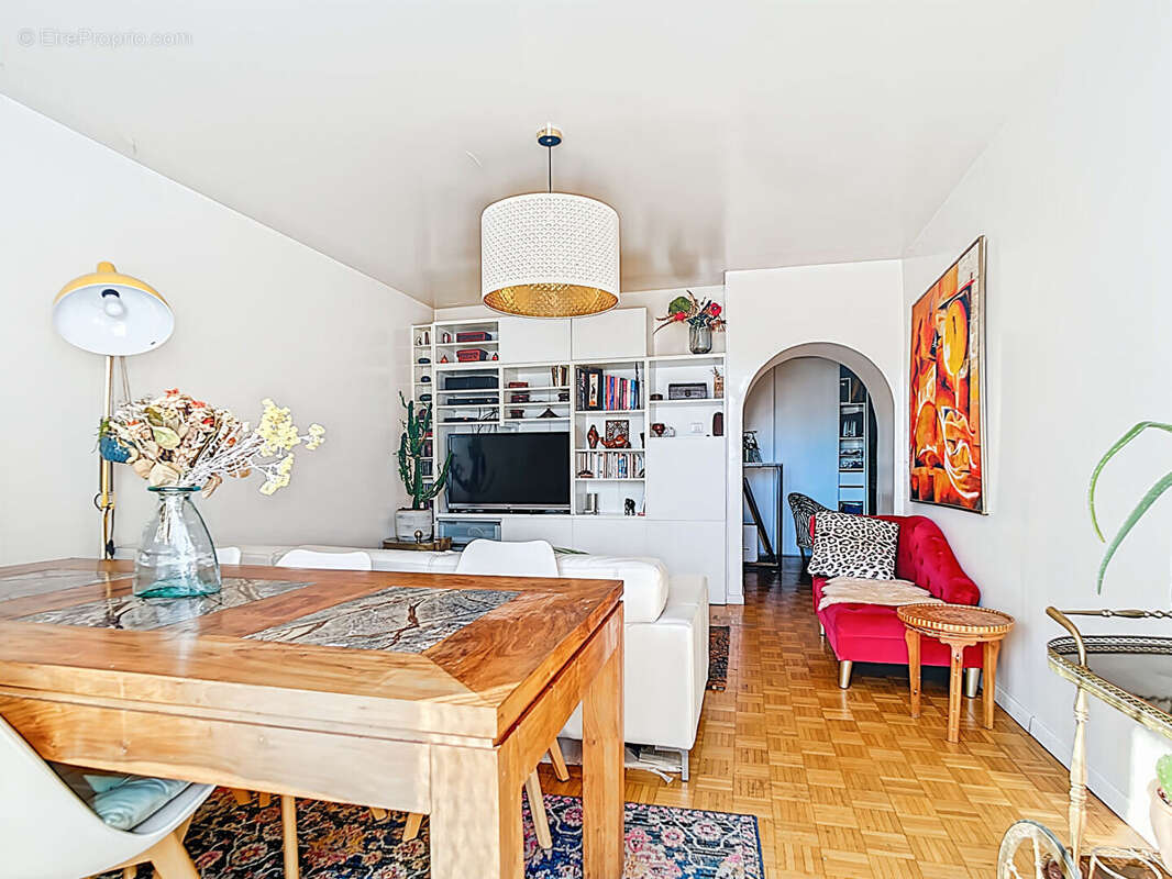 Appartement à MARSEILLE-4E