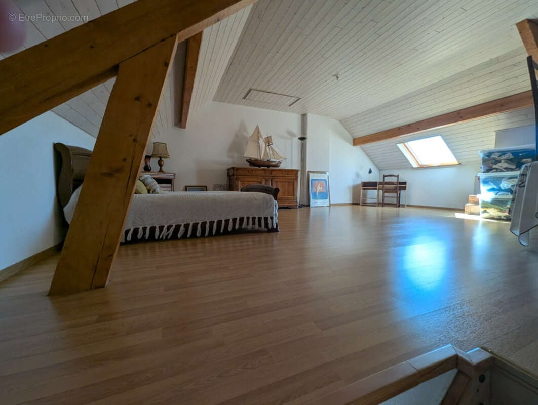 Maison à NEUVELLE-LES-CROMARY