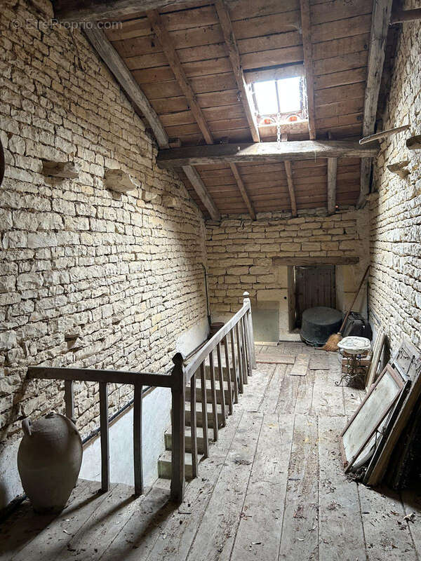 Maison à renover - 3 chambres - granzay gript - photo 10