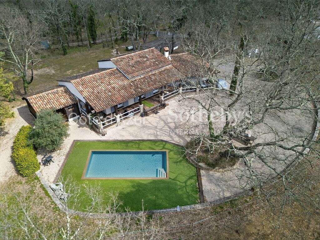 Maison à TOURRETTES