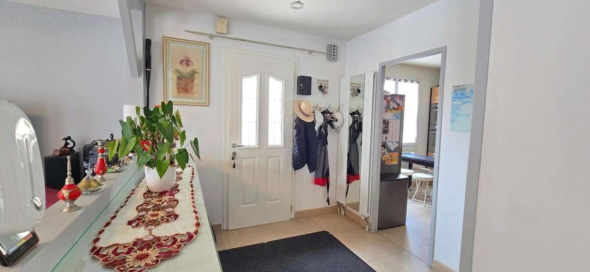 Chartres – pavillon familial 7 pièces – 4 chambres – grand séjour – jardin et garage - photo 4