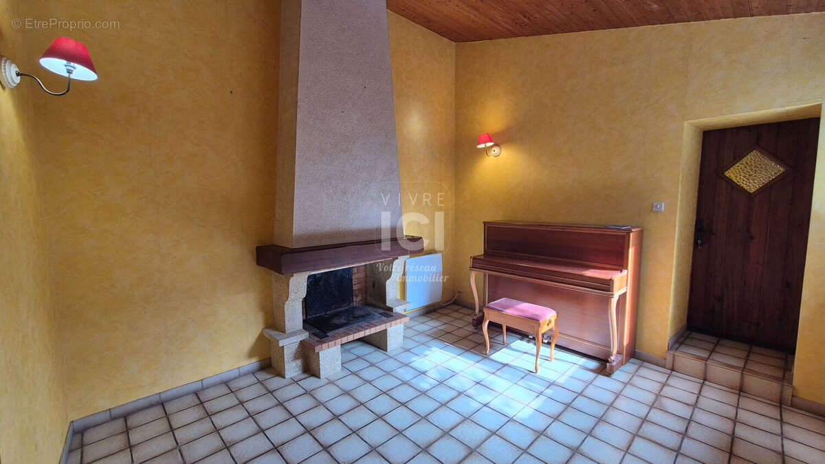 Maison à SAINT-ETIENNE-DE-MONTLUC