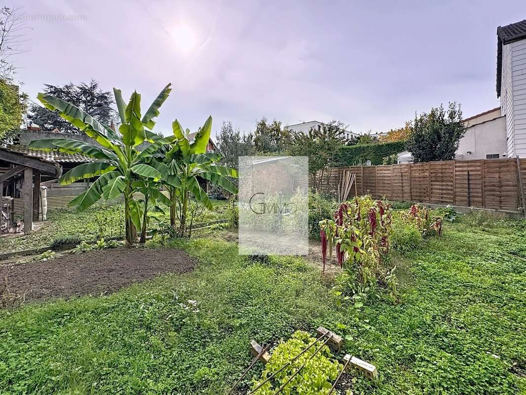 Terrain à L&#039;HAY-LES-ROSES