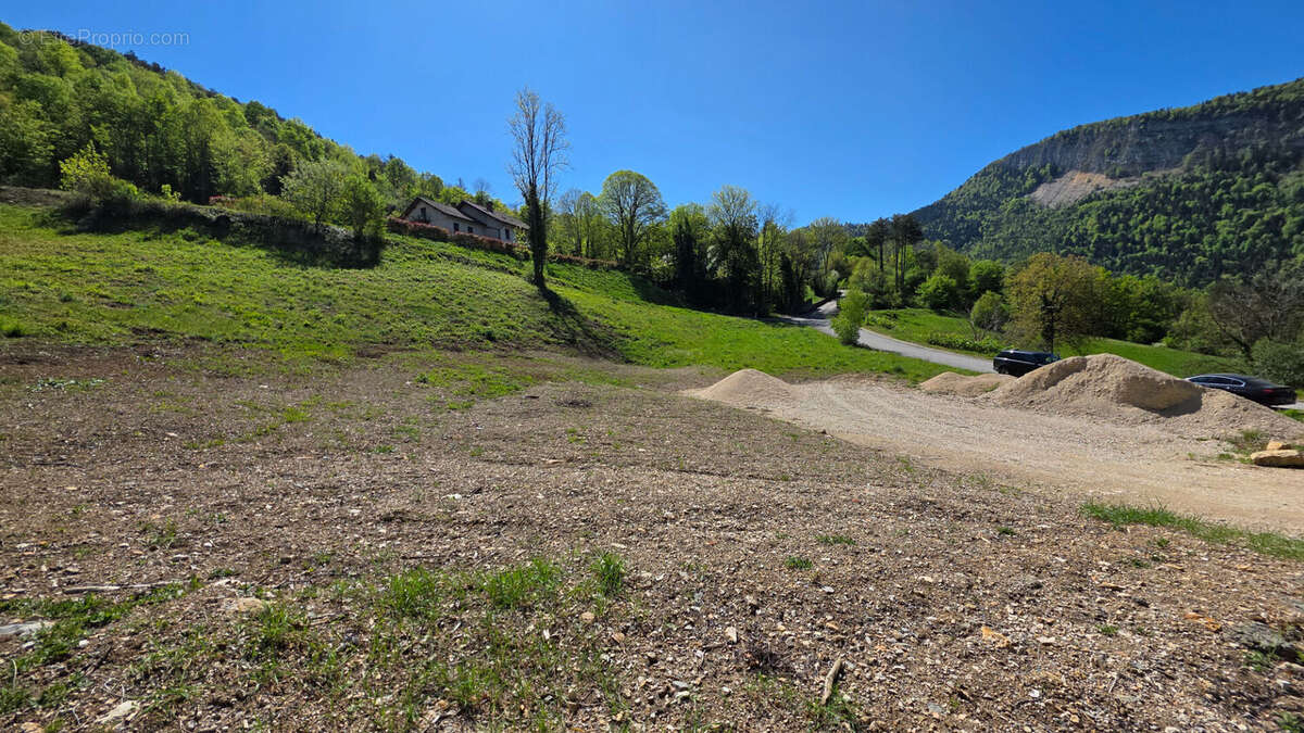 Terrain à NANTUA