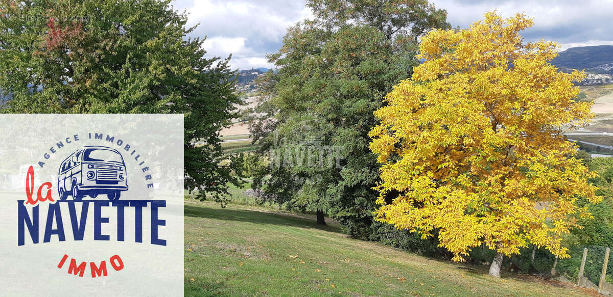 Terrain à VEYRE-MONTON