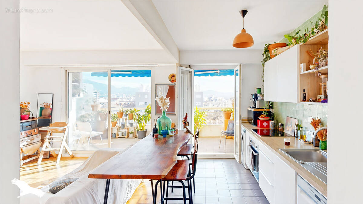 Appartement à MARSEILLE-5E