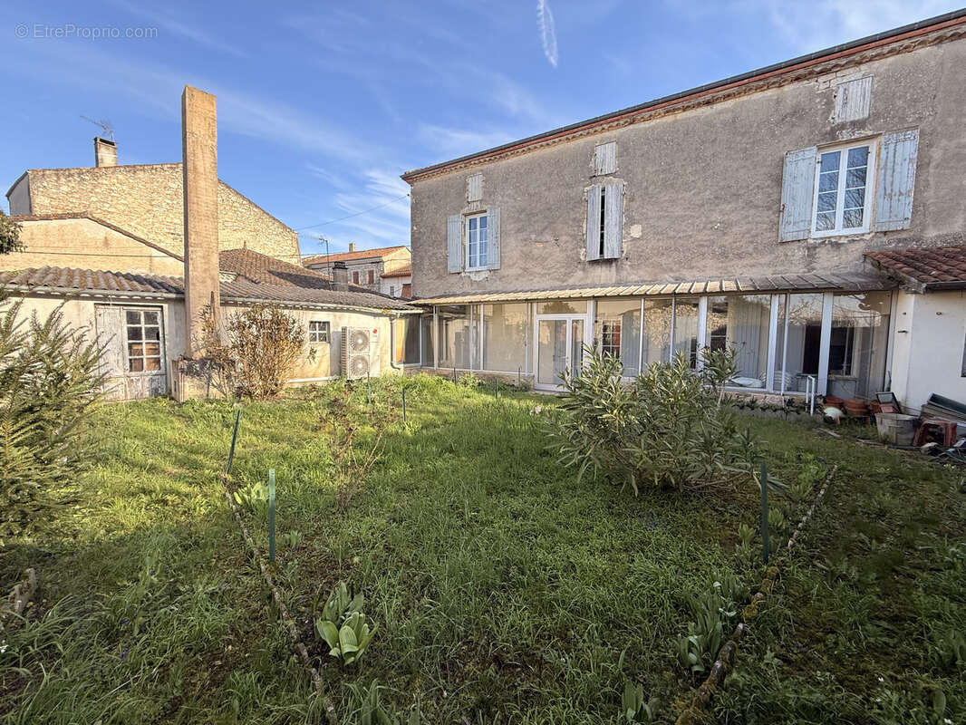 Maison à LAROQUE-TIMBAUT