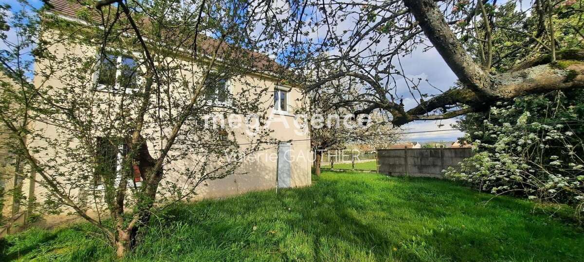 Maison à AREINES