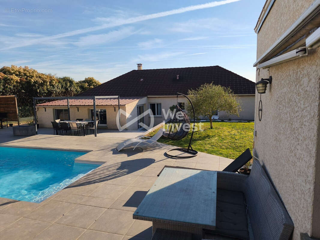 Maison à MONTOT