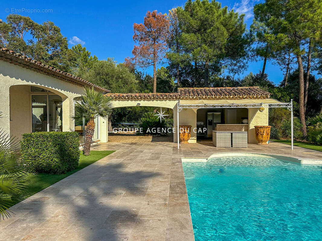 Maison à ROQUEBRUNE-SUR-ARGENS