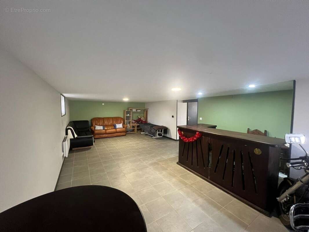 Maison 194 m² à Reans  - photo 2