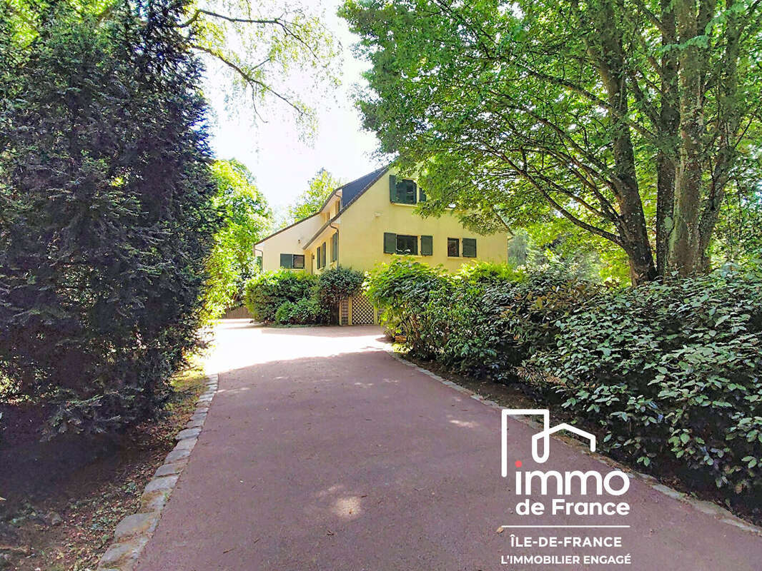 À 5 minutes de Chartres - Propriété familiale d'exception avec piscine chauffée et parc paysagé - photo 4