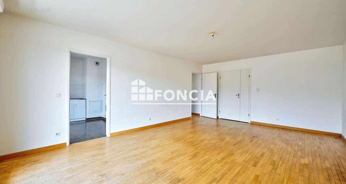 Appartement familial de 4 pièces (3 chambres) avec une place de parking, proche des écoles, des commerces et des transports - photo 2