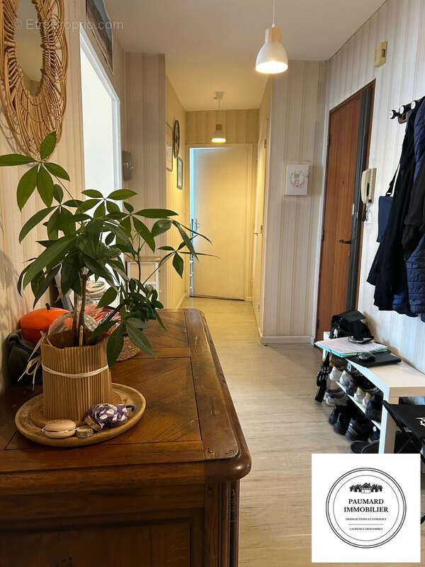 hall , pouvant servir de bureau  - Appartement à BOURG-DE-PEAGE