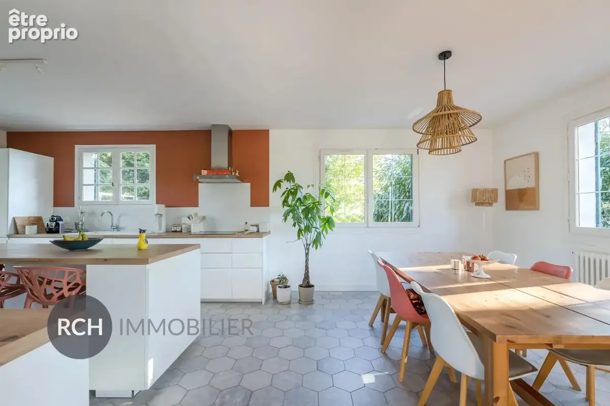 Exclusivité - Grande maison familiale sur un beau jardin au calme - photo 9