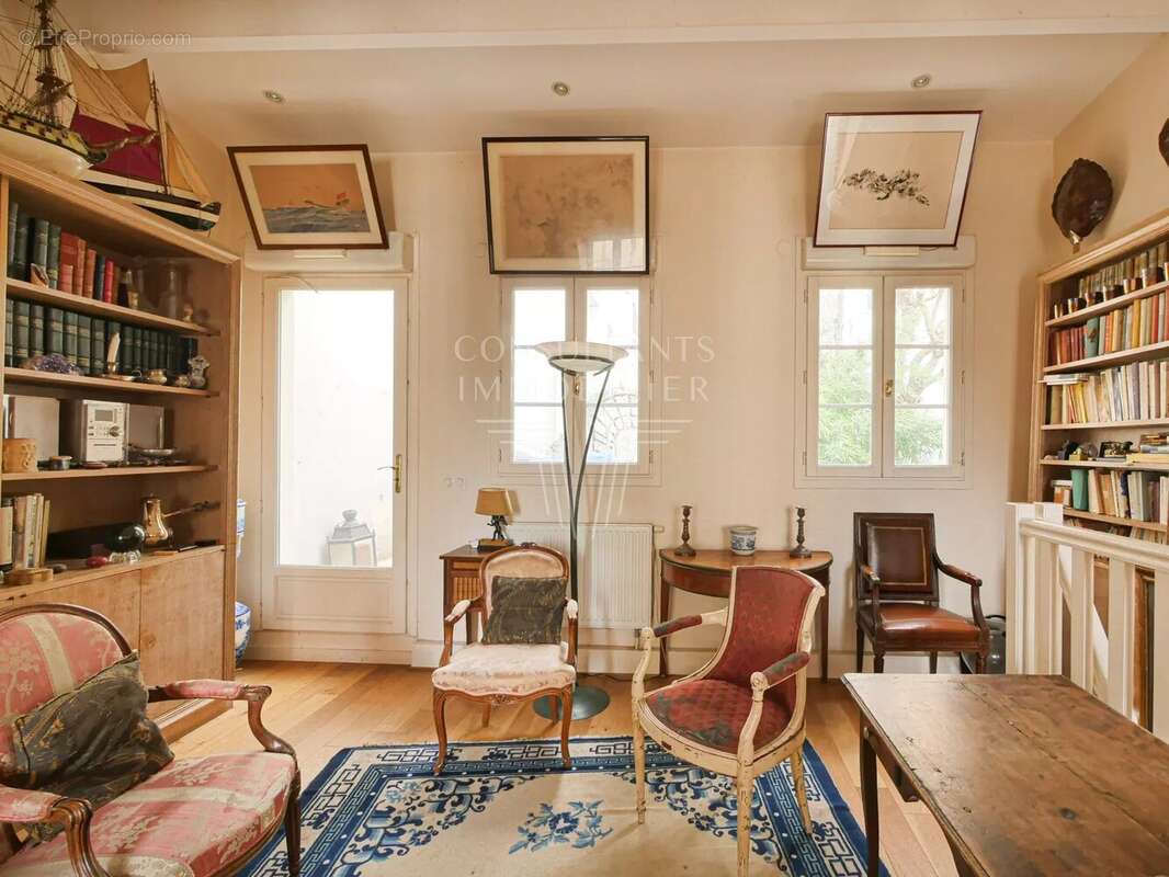 Appartement à PARIS-16E