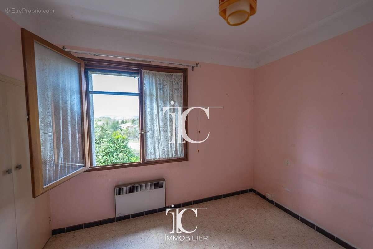 Maison à GROSPIERRES