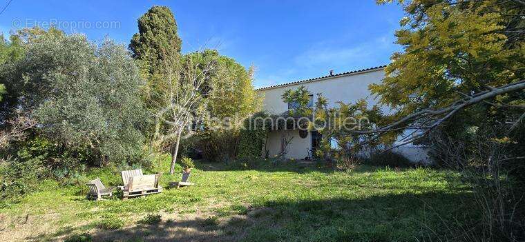 Villa d'Architecte, de 2003, 1 ECRIN DE SERENITE :178 m² – 5 Chambres –  Piscine et terrain de 1425 M²  ! - photo 16