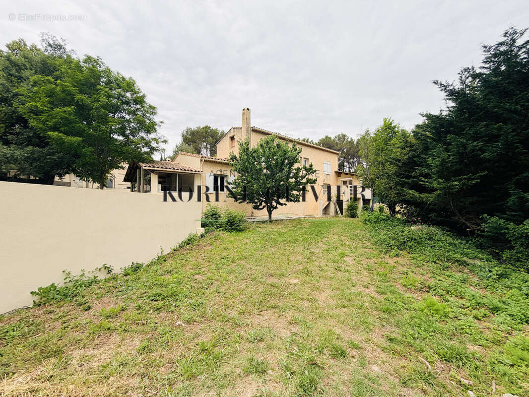 Maison à GREASQUE