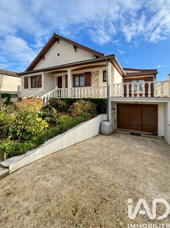 Photo 2 - Maison à BRIE-COMTE-ROBERT