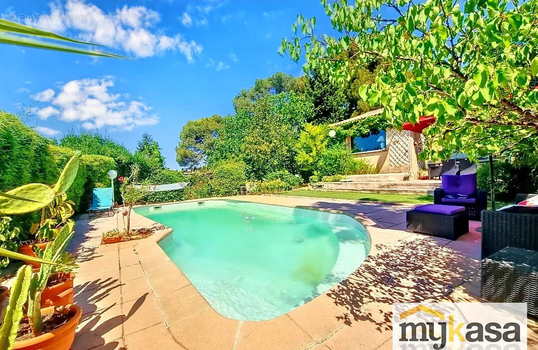 Maison à SAINT-MITRE-LES-REMPARTS