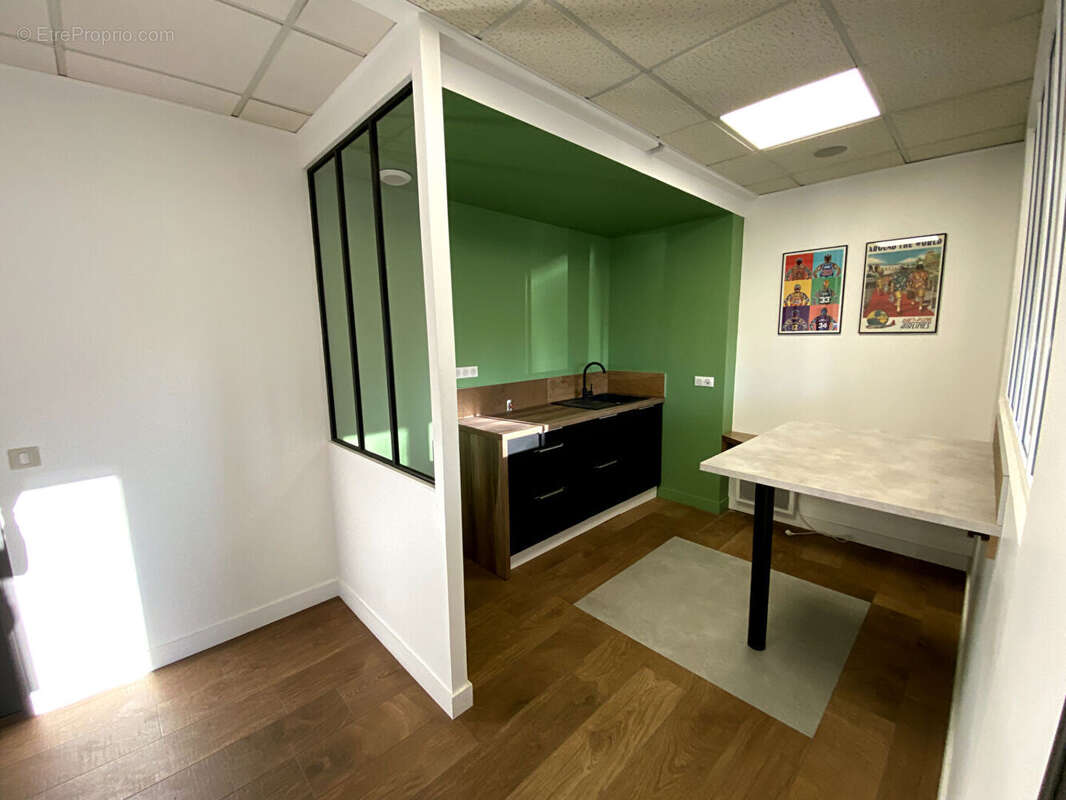 A VENDRE : Très beau Batiment d'activité 855 m2 (RDC 635 + étages 220) situé au NORD de NANTES - photo 13