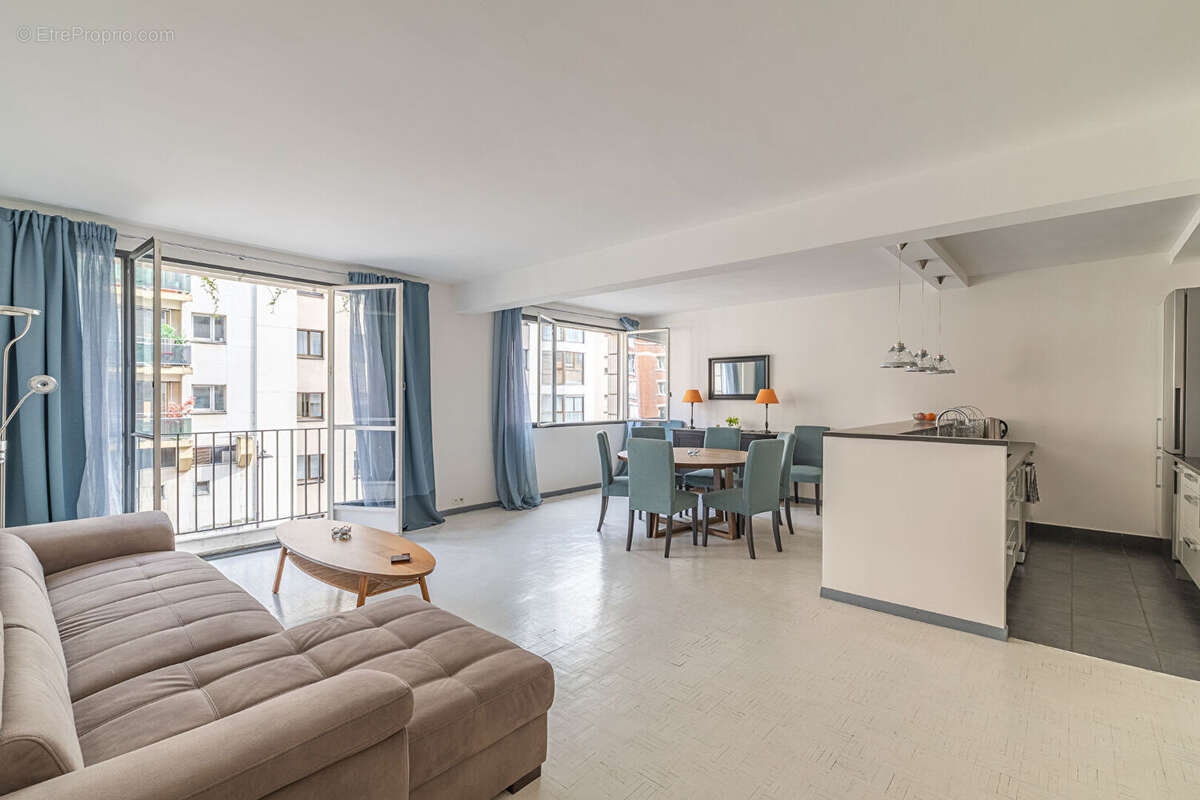 Appartement à PARIS-16E