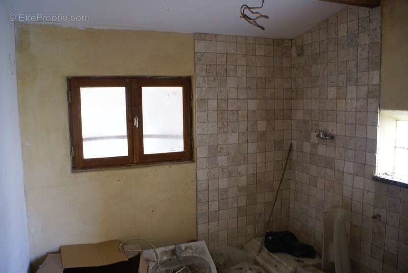 Maison à SAINT-JULIEN-LES-ROSIERS