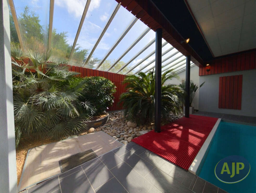 LEGÉ- Villa avec piscine intérieure ! - photo 4
