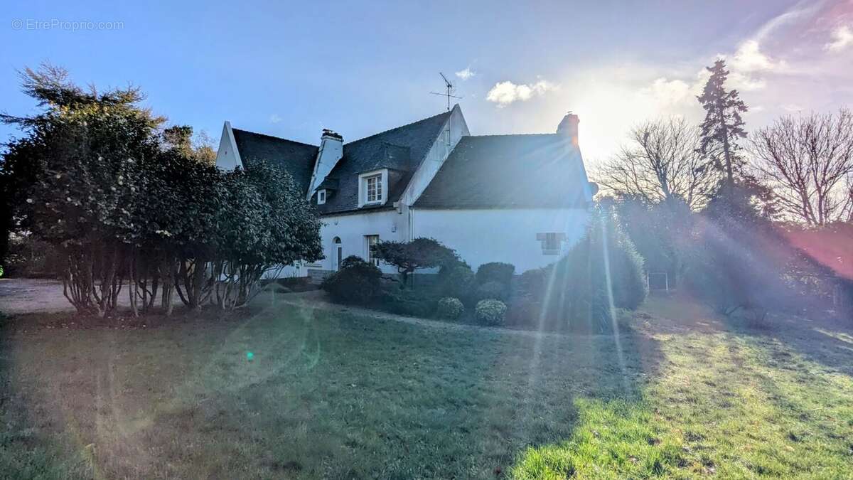 Maison à PLONEVEZ-PORZAY