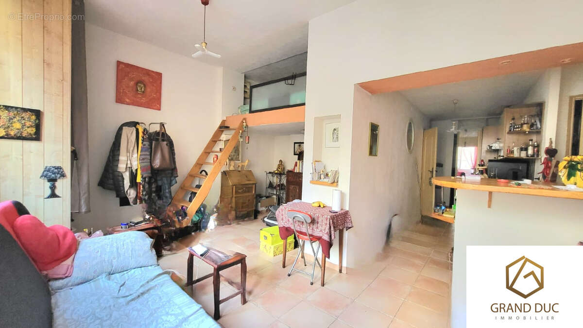 Appartement à MARSEILLE-1E