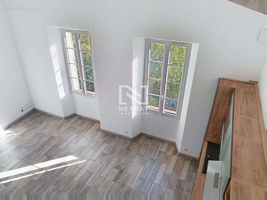 Appartement à TOURRETTES