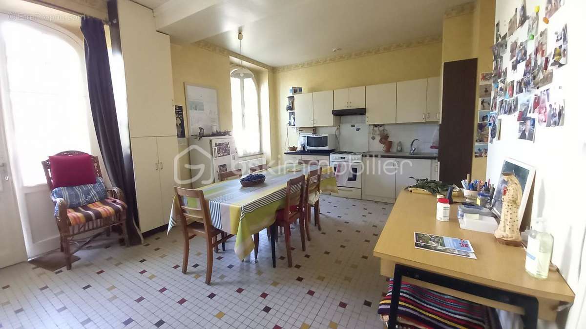 Maison à MESLAY-DU-MAINE