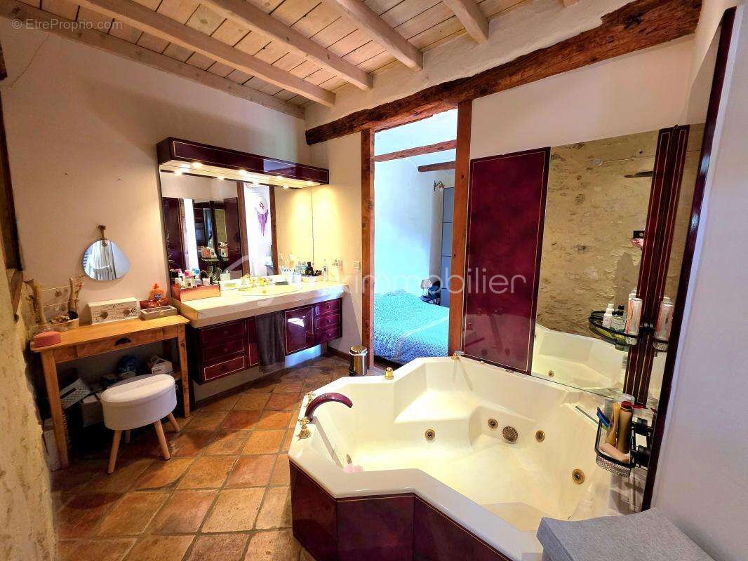 Maison à SAINT-JULIEN-DE-PEYROLAS