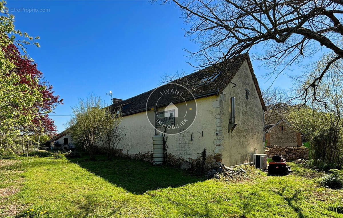 Maison à MOULIHERNE