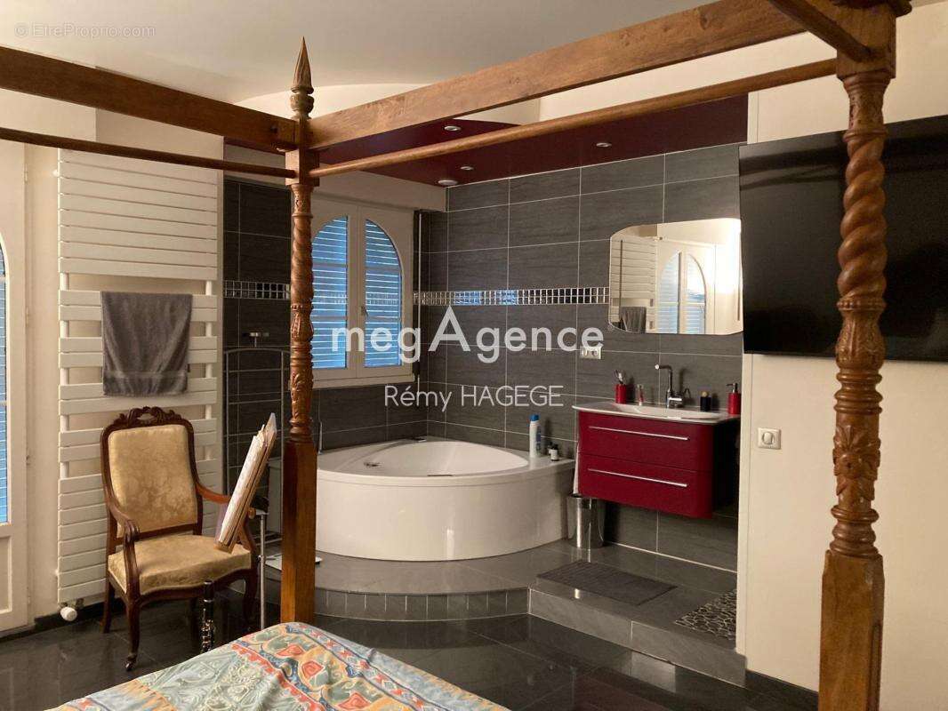 Appartement à LA GARENNE-COLOMBES