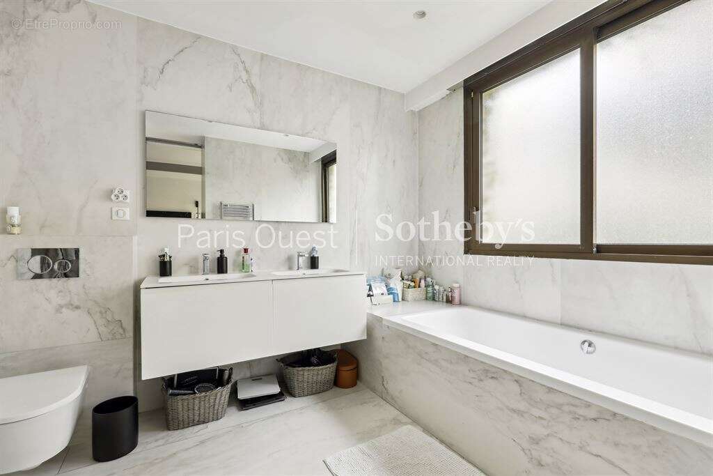 Appartement à NEUILLY-SUR-SEINE