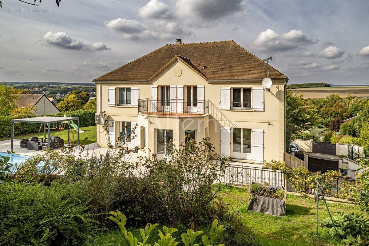 Maison à MEZY-SUR-SEINE