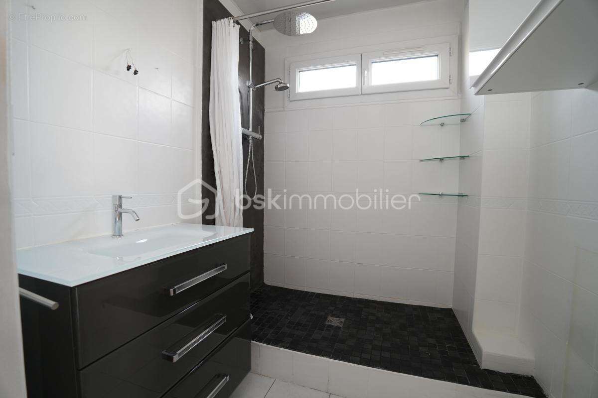 Appartement à LES PAVILLONS-SOUS-BOIS