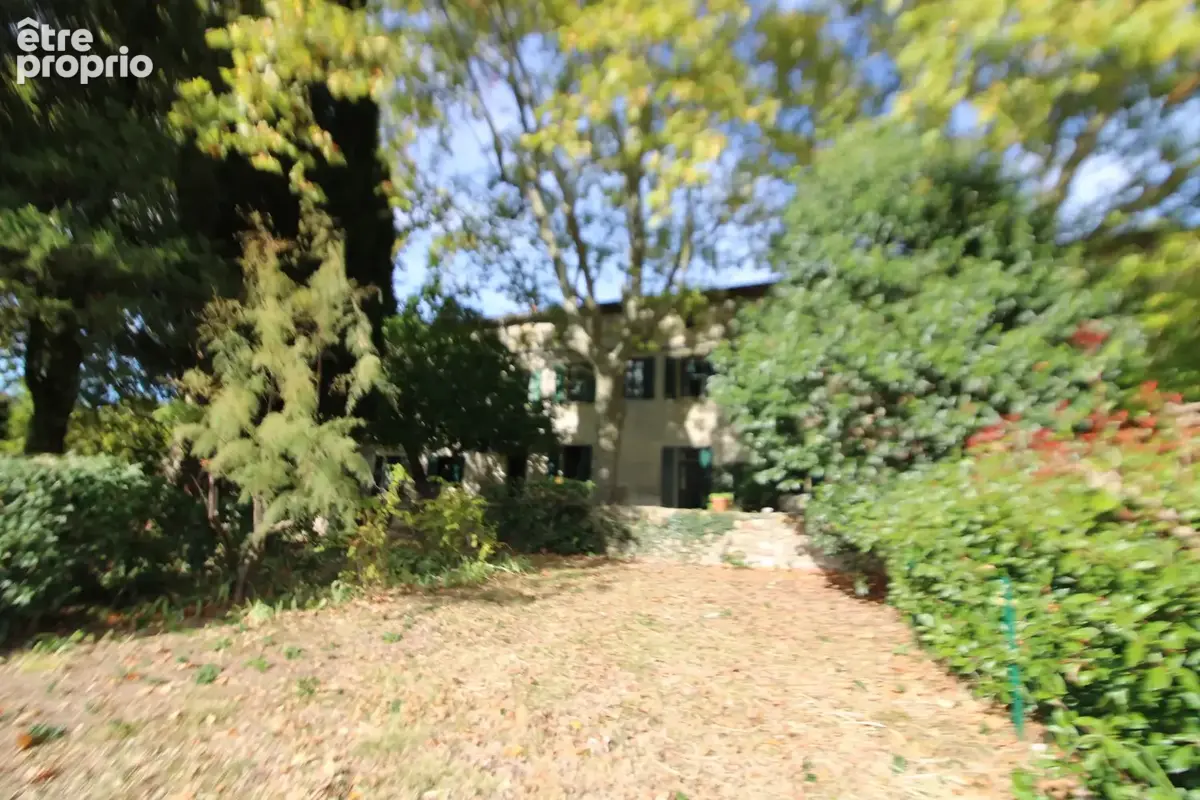 Mas 300 m2 sur 5 hectares. - photo 2