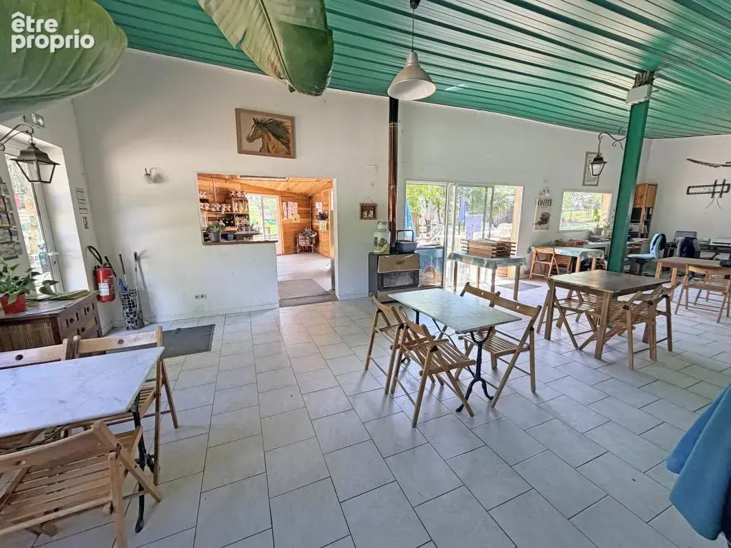 Propriété de 19,5 hectares avec étang multiples bâtiments - photo 6