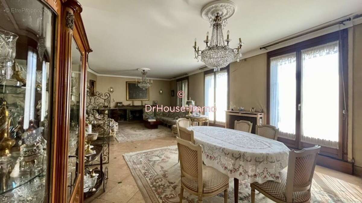 Appartement à LES PAVILLONS-SOUS-BOIS