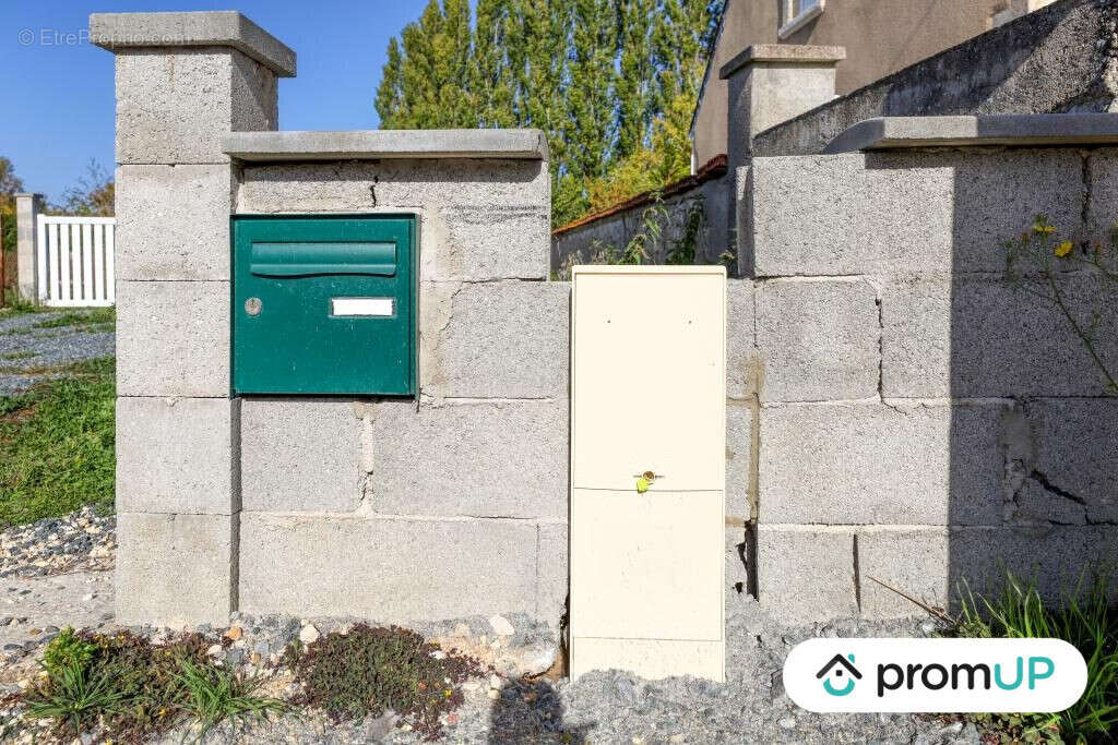 Terrain à LA CHAPELLE-SAINT-LAURIAN